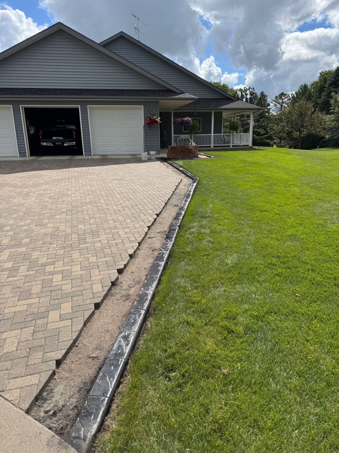 Stunning Decorative Curbing for Elegant Landscapes