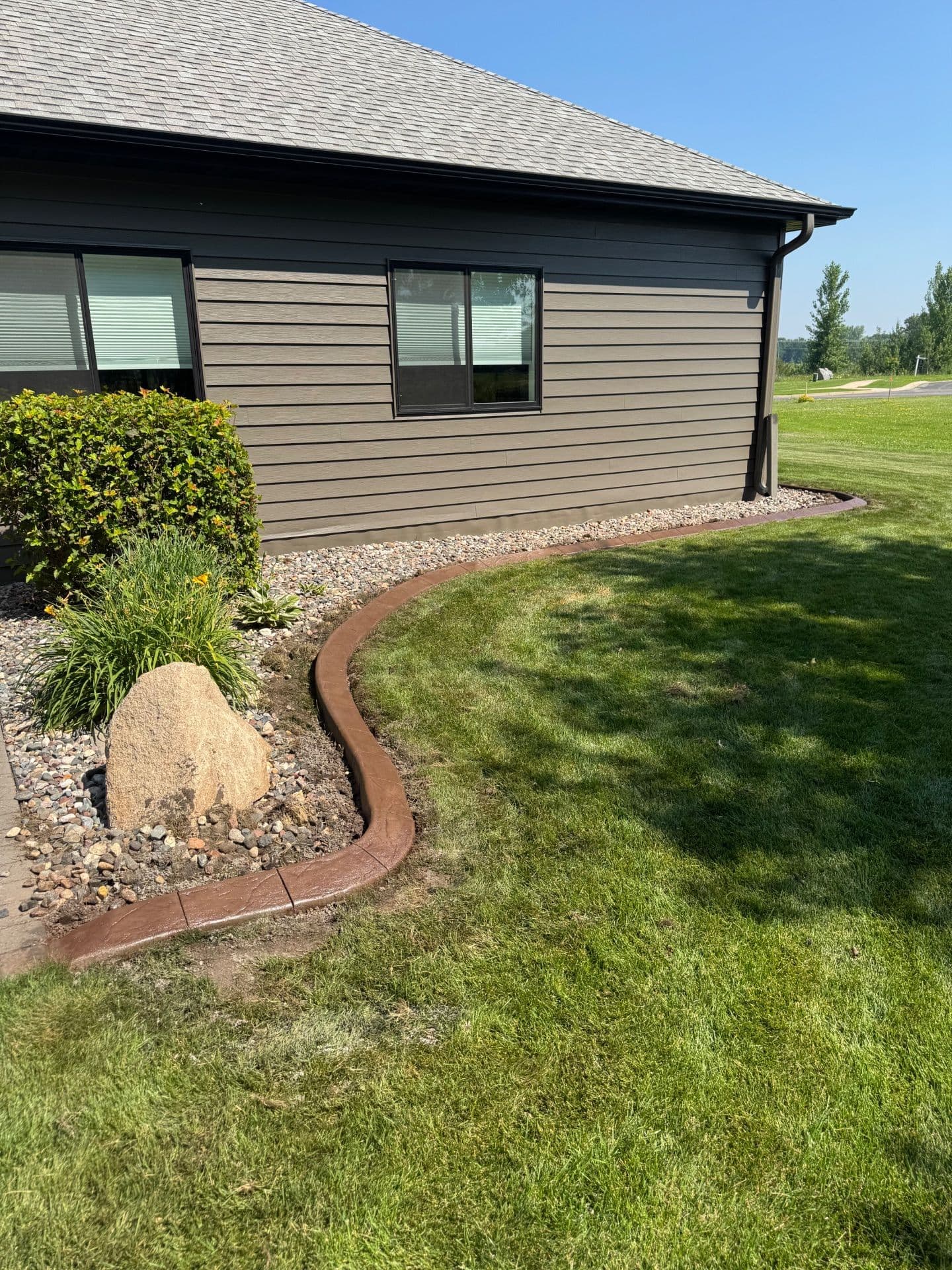 Gallery photos for Stunning Decorative Curbing for Elegant Landscapes: Image #9