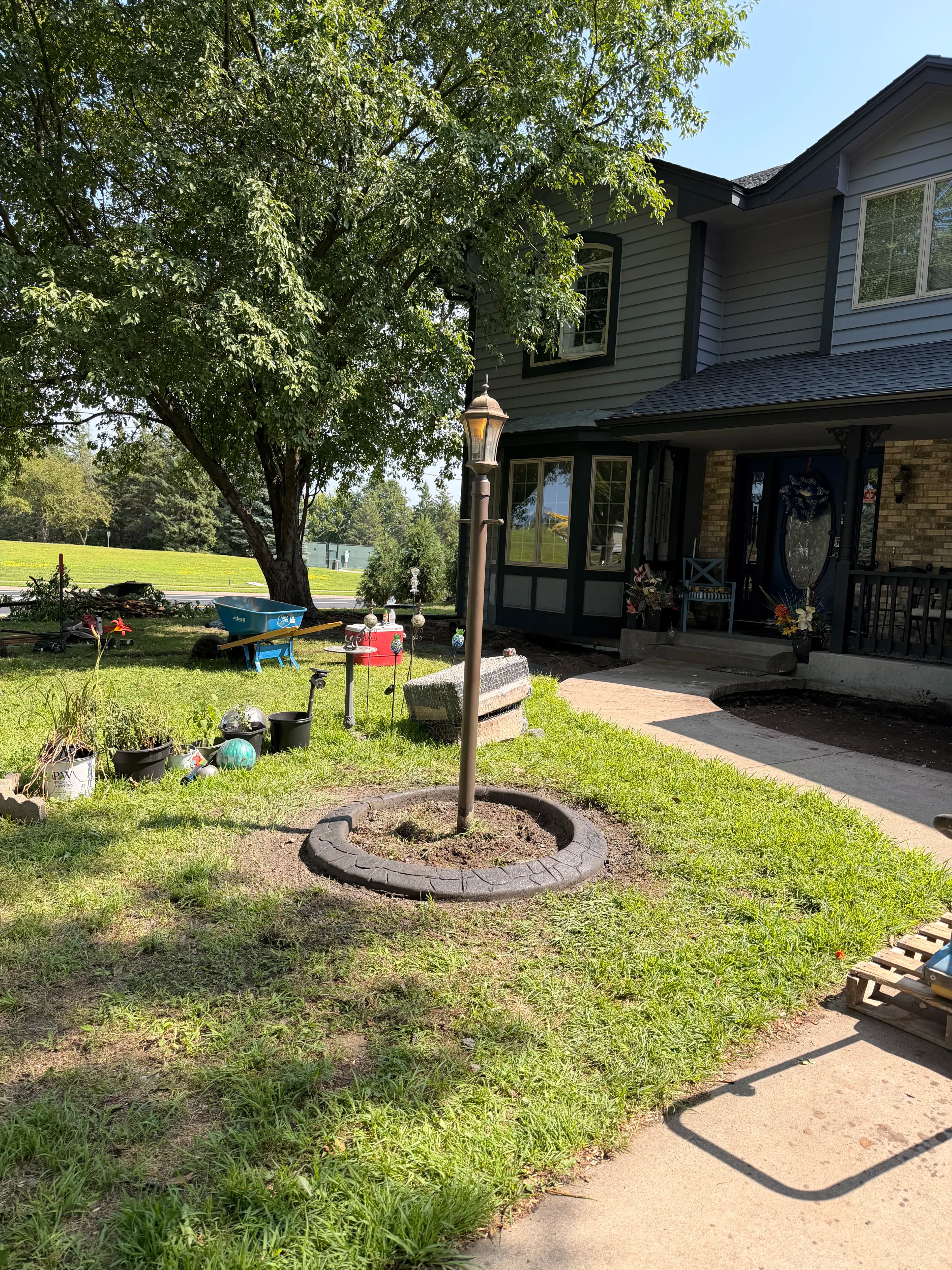 Project Stone-Style Concrete Curbing That Sharpens Up a Shakopee Yard image
