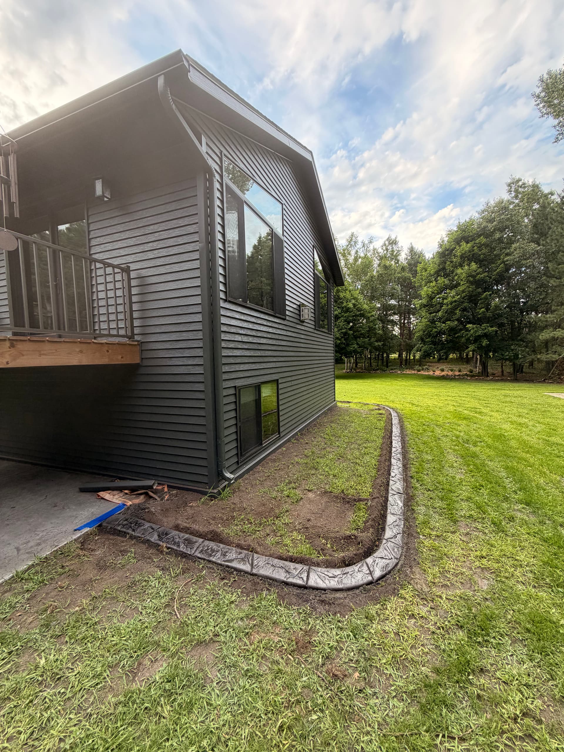 Gallery photos for Concrete Curbing with a Storm Grey and Charcoal Blend in Duelm: Image #1