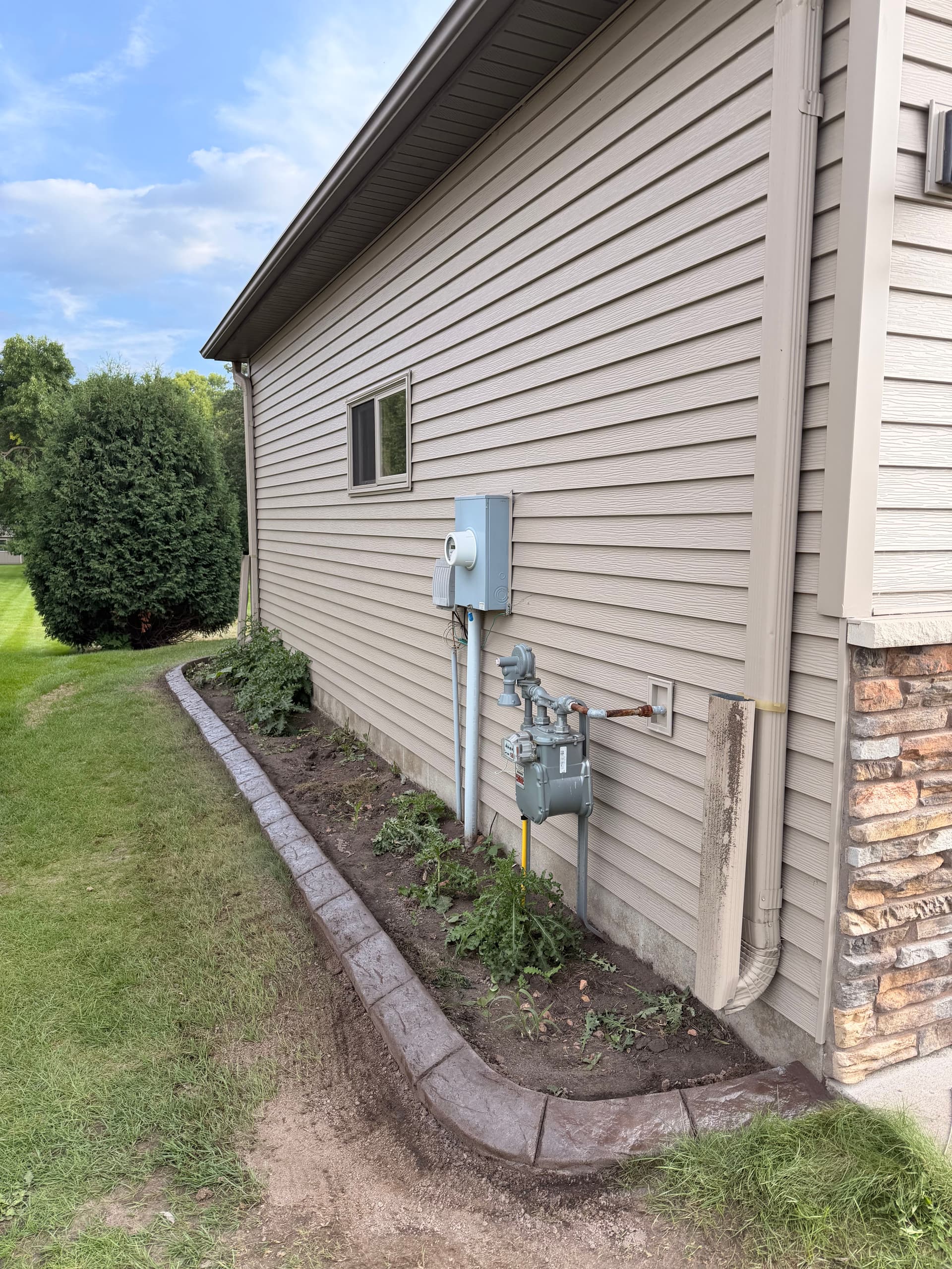 Gallery photos for Concrete Landscape Curbing Brings Clean Lines to Sartell Home: Image #4