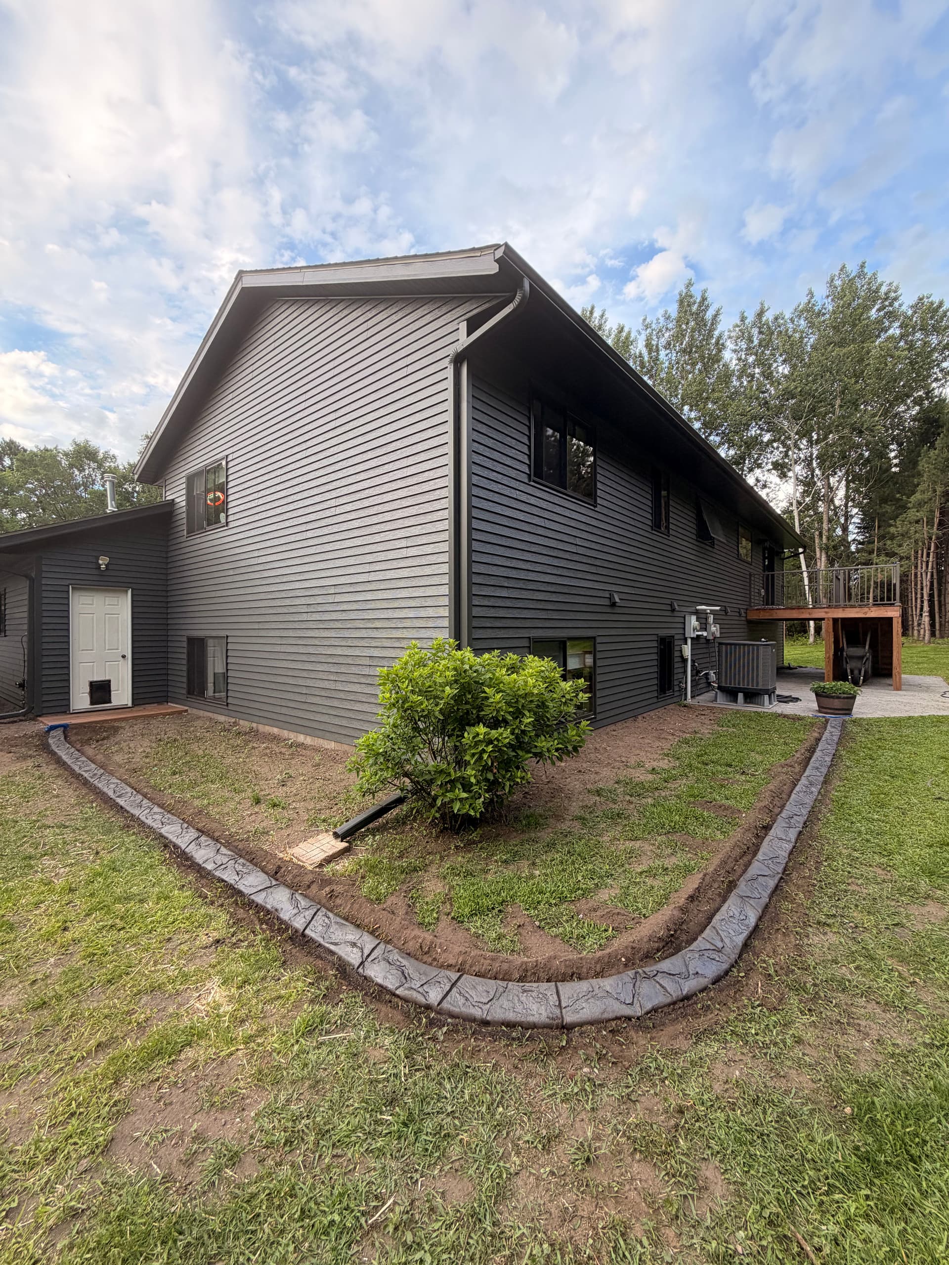 Gallery photos for Concrete Curbing with a Storm Grey and Charcoal Blend in Duelm: Image #2