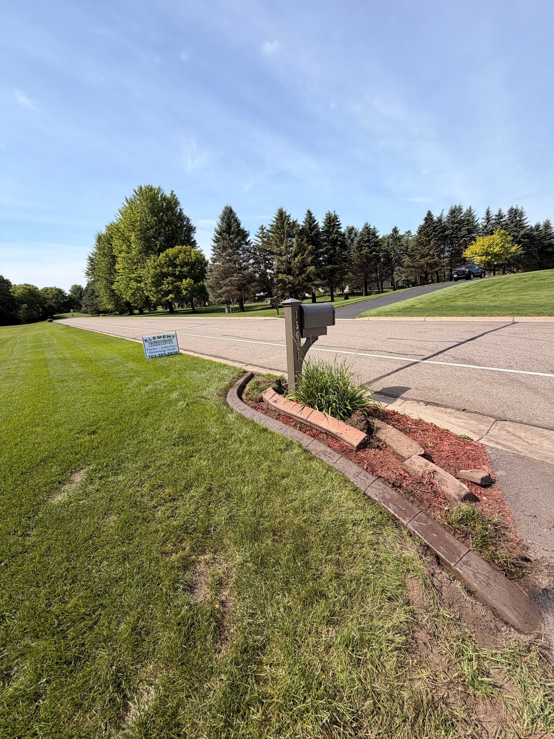 Gallery photos for Decorative Concrete Curbing Gives Ramsey MN Yard a Sharper Look: Image #3