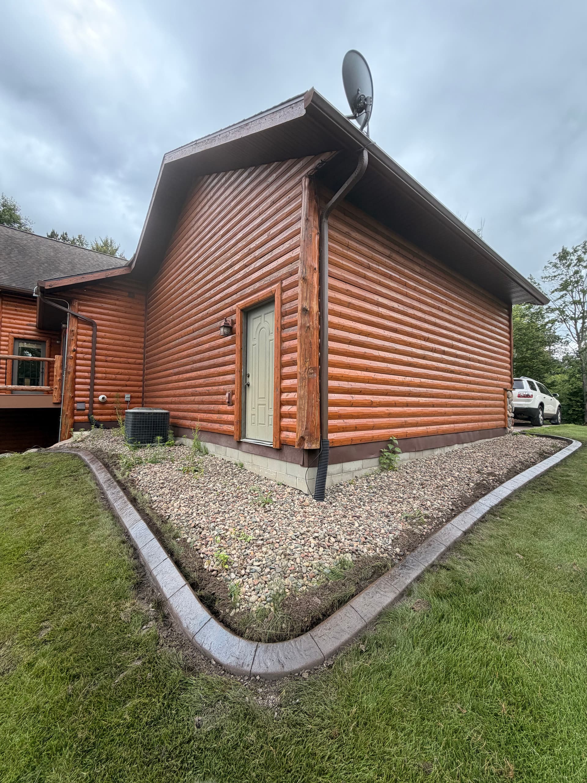 Gallery photos for Concrete Curbing With a Walnut Charcoal Blend in Lakeshore: Image #4