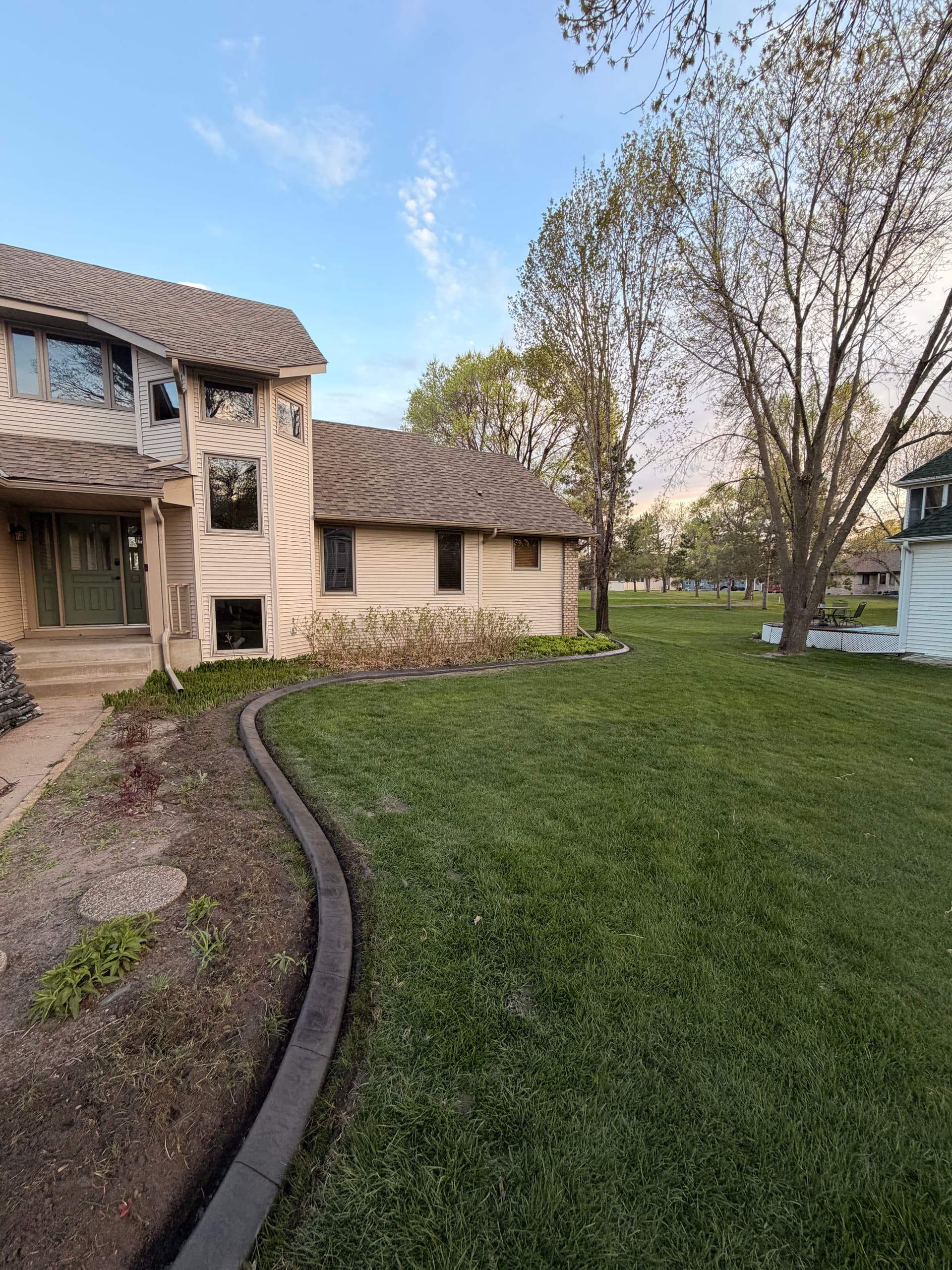 Gallery photos for Concrete Curbing with Storm Grey and Charcoal Blend in Becker: Image #2