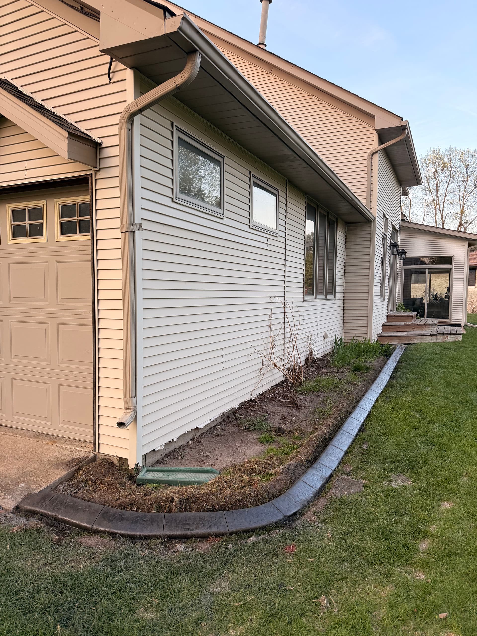 Gallery photos for Concrete Curbing with Storm Grey and Charcoal Blend in Becker: Image #4
