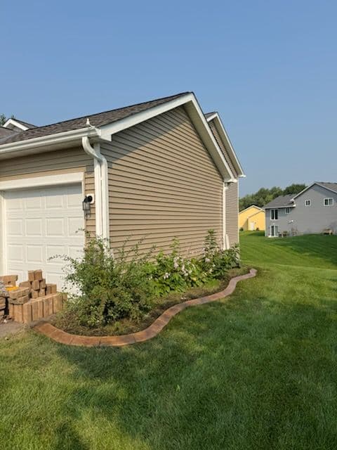 Gallery photos for Transformative Curb Appeal with Custom Edging: Image #1