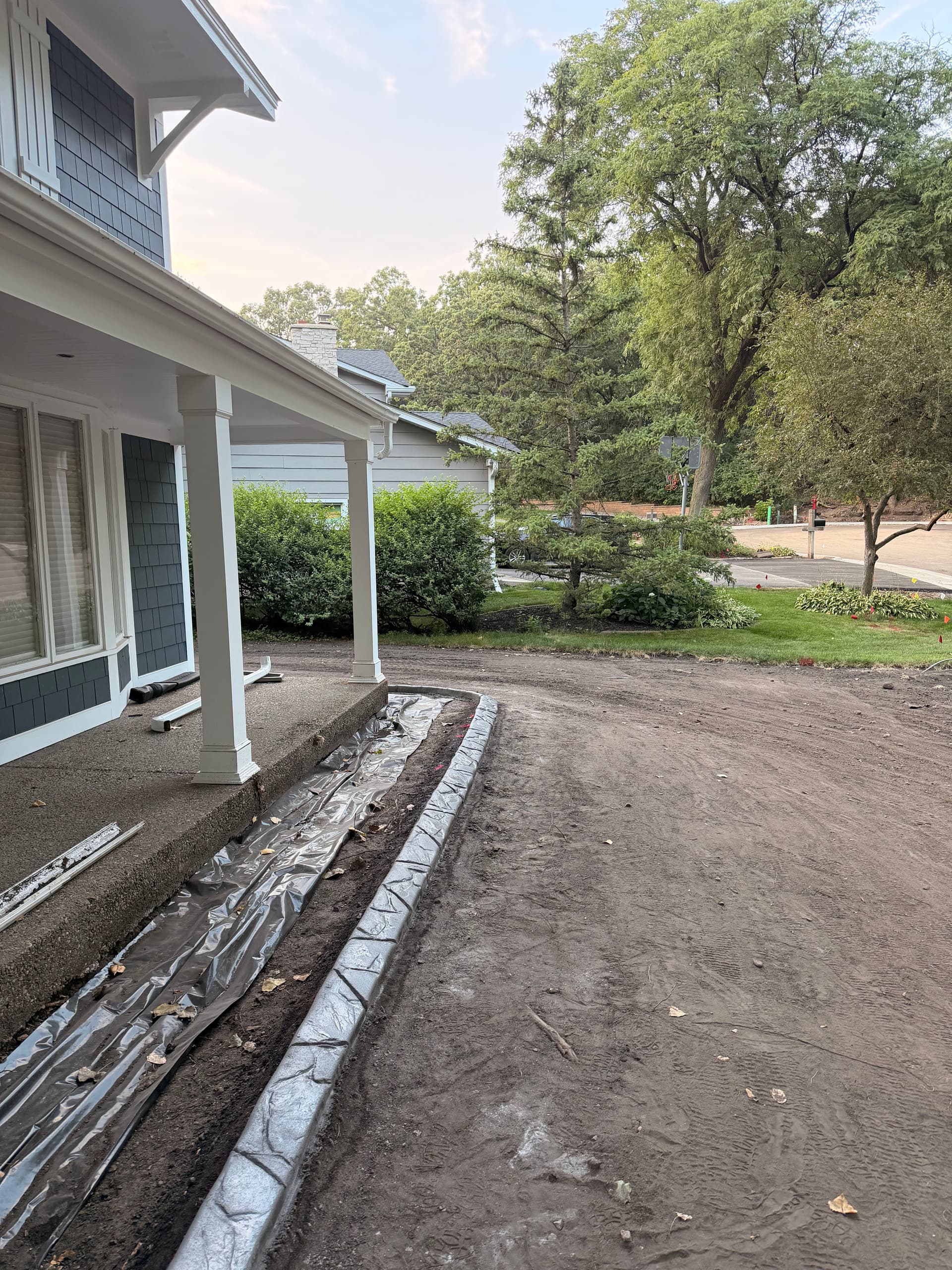 Gallery photos for Concrete Curbing Install Gives Edina Yard Sharp, Lasting Definition: Image #2
