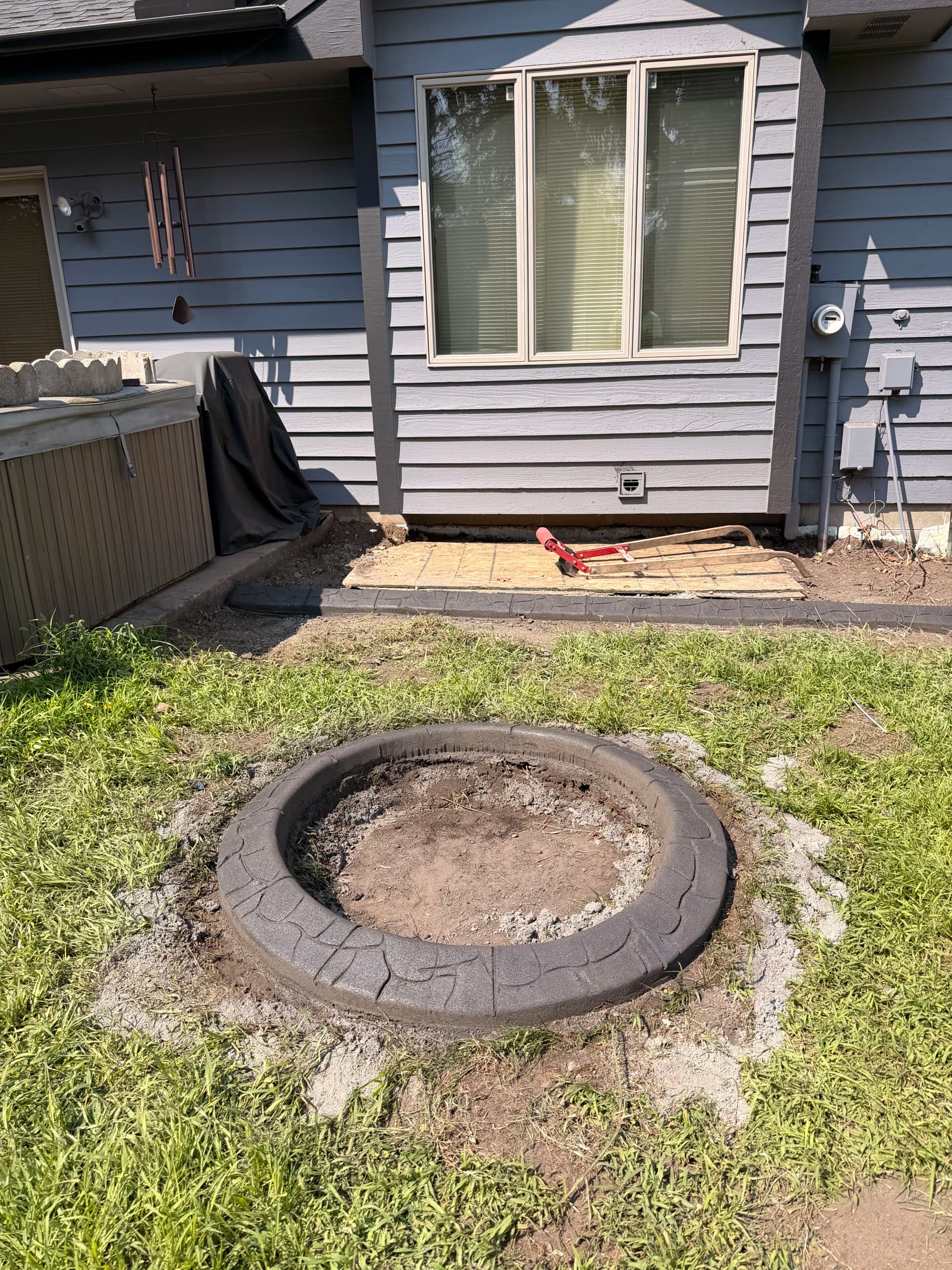 Gallery photos for Stone-Style Concrete Curbing That Sharpens Up a Shakopee Yard: Image #3
