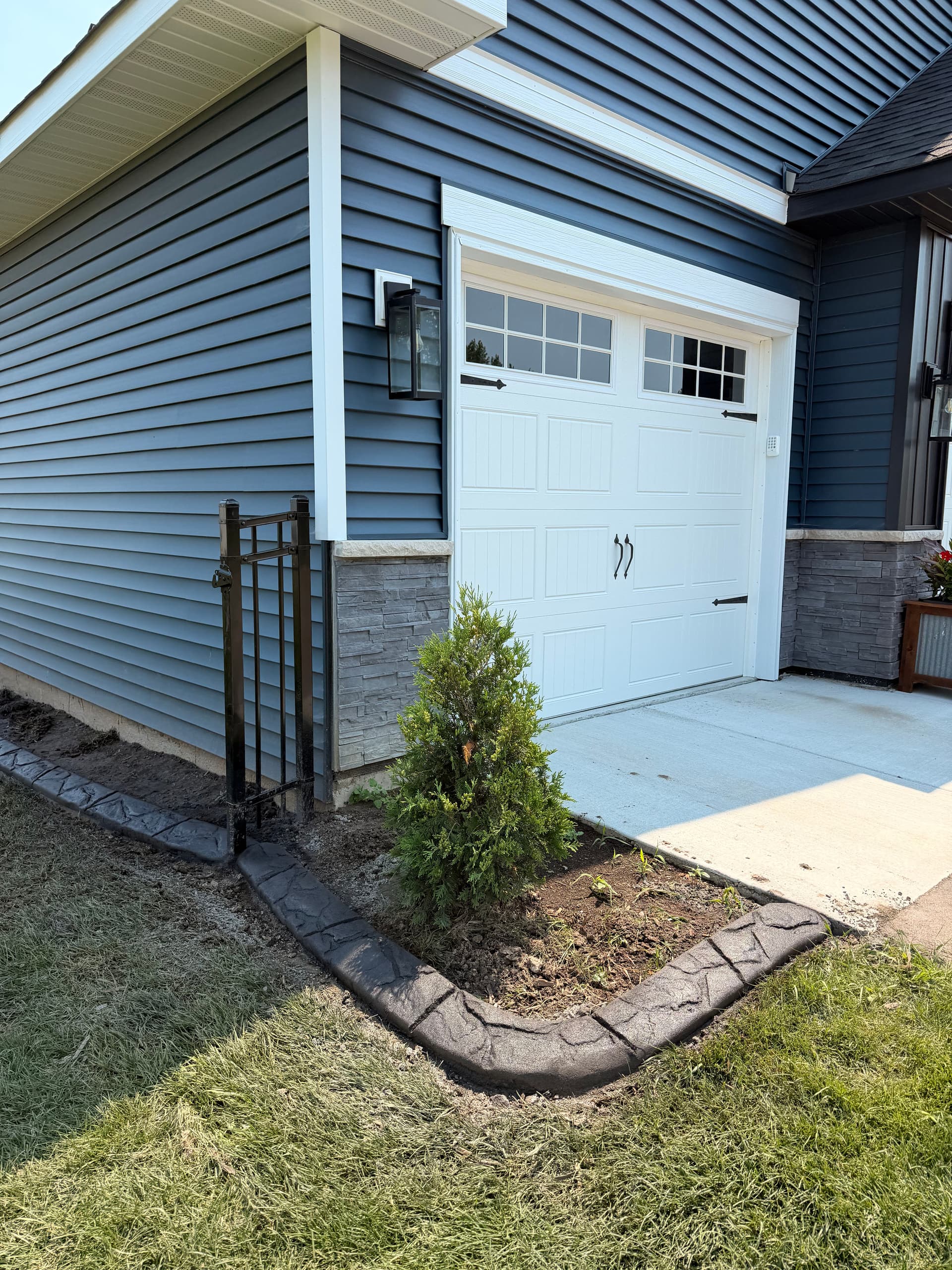Gallery photos for Charcoal Concrete Curbing with Granite Slate Stamp in St. Michael: Image #6