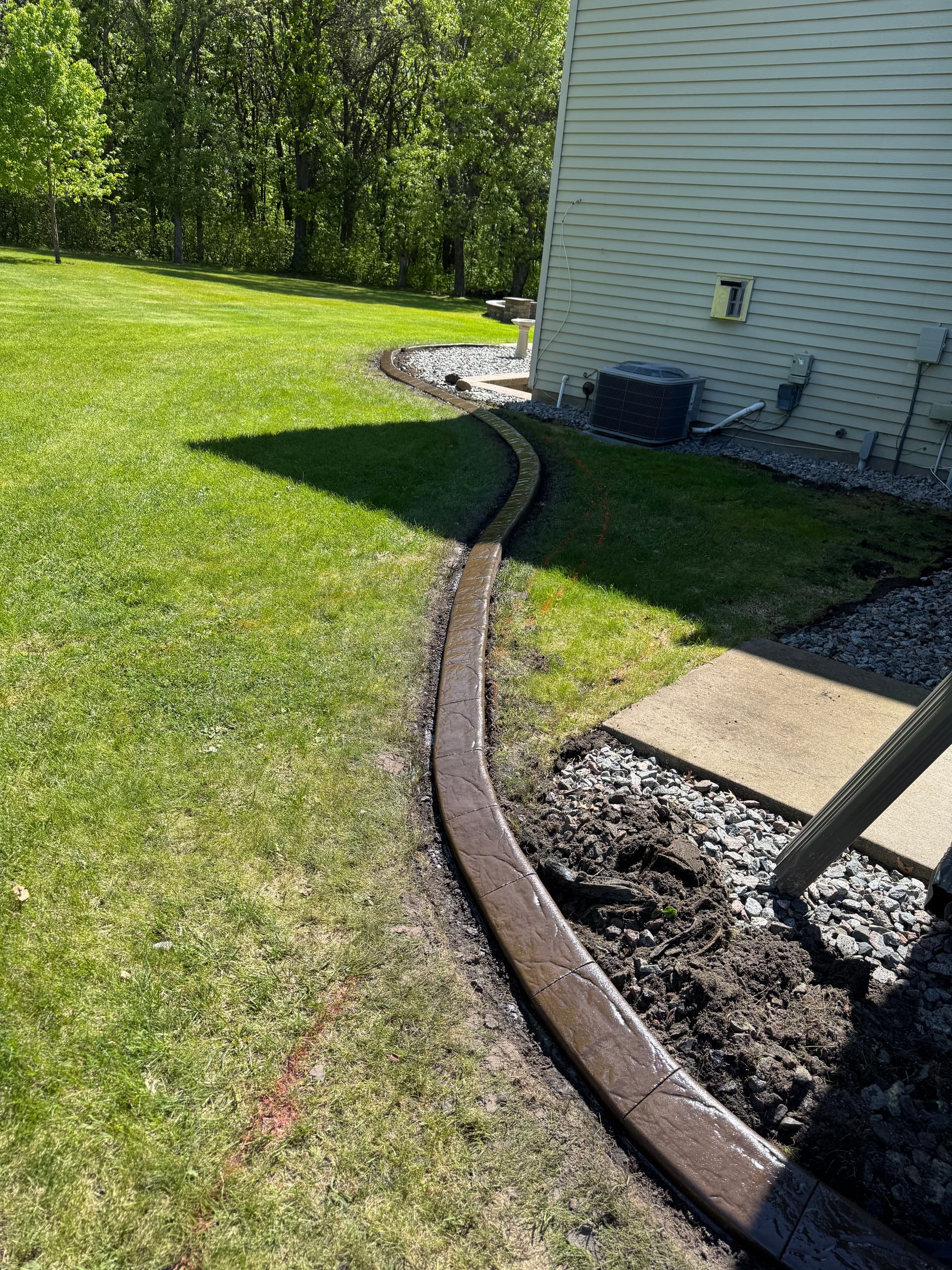 Gallery photos for Decorative Concrete Curbing Gives Clearlake Home Polished Edges: Image #3