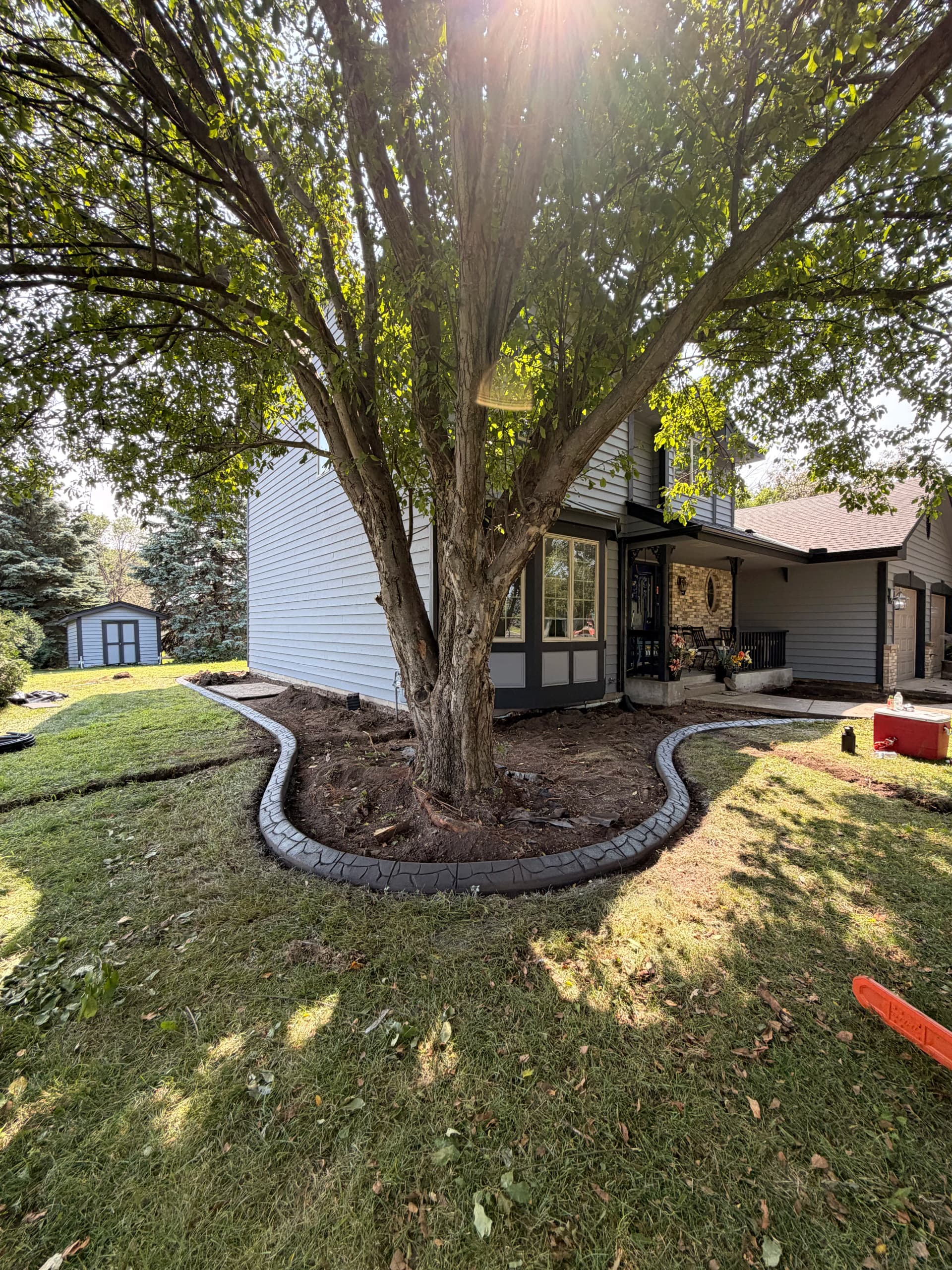 Gallery photos for Stone-Style Concrete Curbing That Sharpens Up a Shakopee Yard: Image #1
