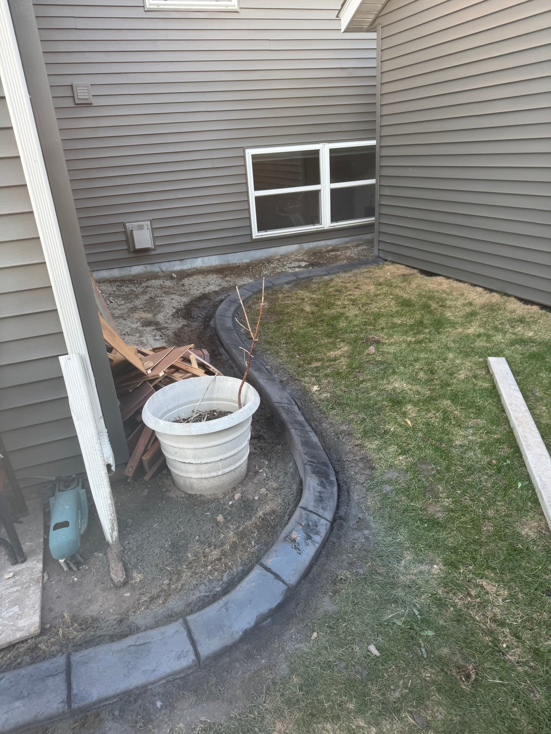 Gallery photos for Charcoal Concrete Curbing With Heavy Spanish Stamp: Image #6